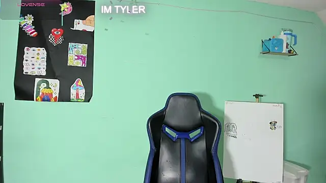 Snapshot of TYLERhHOT2005 chatting on 04/11/26, 03:44 TYLERhHOT2005 online show from 04/11/26, 03:44