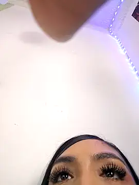 Snapshot of yvonne_1998 chatting on 03/25/26, 09:10 yvonne 1998 online show from 03/25/26, 09:10