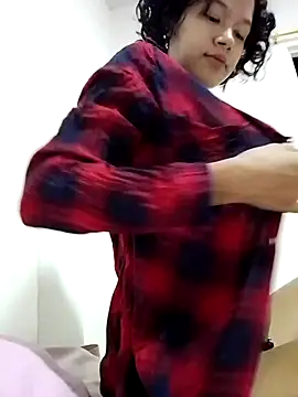 Yi Uzi online show from 06/27/26, 01:32