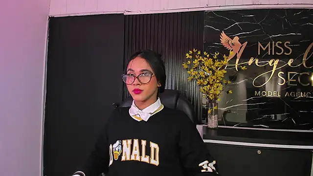 Snapshot of Miss_KhalifaDoll chatting on 04/01/26, 04:02 Miss KhalifaDoll online show from 04/01/26, 04:02