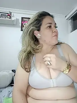 Natashablade   online show from 07/02/26, 03:34