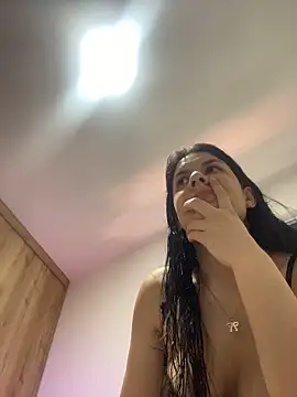 Snapshot of Annarhode chatting on 05/16/26, 04:28 Annarhode online show from 05/16/26, 04:28