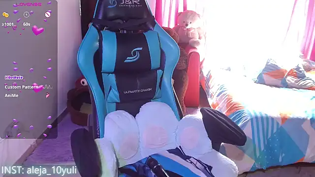 Snapshot of aleja_1028 chatting on 06/15/26, 07:49 aleja 1028 online show from 06/15/26, 07:49
