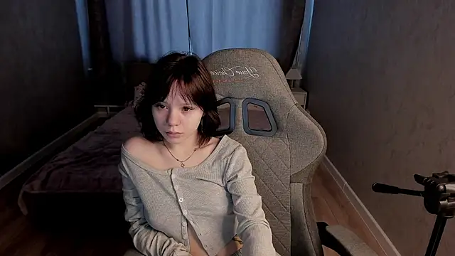 Snapshot of Loly_Cuttie chatting on 05/28/26, 01:03 Loly Cuttie online show from 05/28/26, 01:03