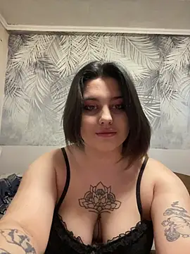 Snapshot of LinaSherman chatting on 03/28/26, 11:21 LinaSherman online show from 03/28/26, 11:21