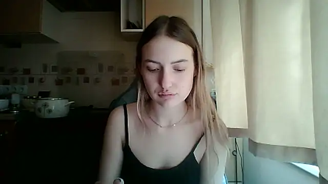 Snapshot of KariLindsey chatting on 04/15/26, 09:49 KariLindsey online show from 04/15/26, 09:49