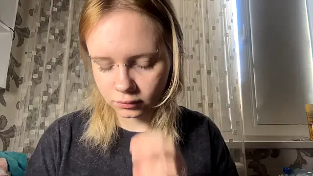 Snapshot of KrystenHoye chatting on 03/27/26, 08:26 KrystenHoye online show from 03/27/26, 08:26