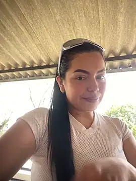 Snapshot of Cami_olarte chatting on 06/14/26, 03:03 Cami olarte online show from 06/14/26, 03:03