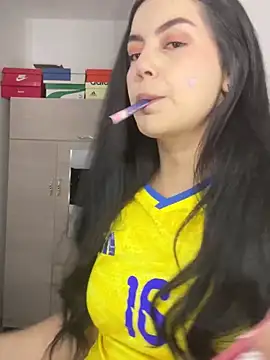 Snapshot of Cami_olarte chatting on 06/27/26, 11:21 Cami olarte online show from 06/27/26, 11:21