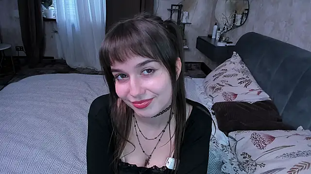 Snapshot of LaelIvie chatting on 04/19/26, 08:24 LaelIvie online show from 04/19/26, 08:24