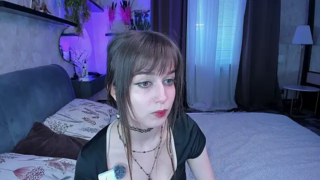 Snapshot of LaelIvie chatting on 05/14/26, 08:32 LaelIvie online show from 05/14/26, 08:32