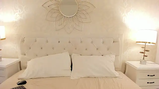 Julietta    online show from 05/19/26, 12:11