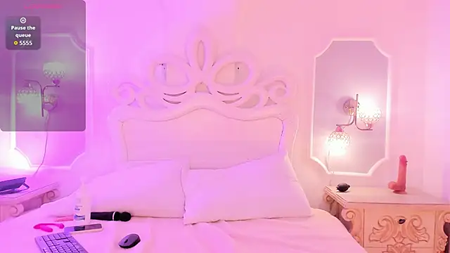 Snapshot of Julietta___ chatting on 06/15/26, 06:15 Julietta online show from 06/15/26, 06:15