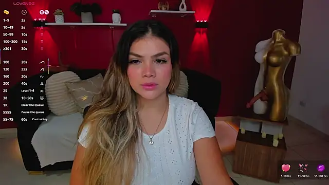 Snapshot of Sofia_Velvetx chatting on 05/06/26, 02:44 Sofia Velvetx online show from 05/06/26, 02:44