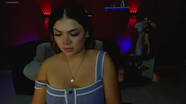 Snapshot of Sofia_Velvetx chatting on 05/27/26, 01:41 Sofia Velvetx online show from 05/27/26, 01:41