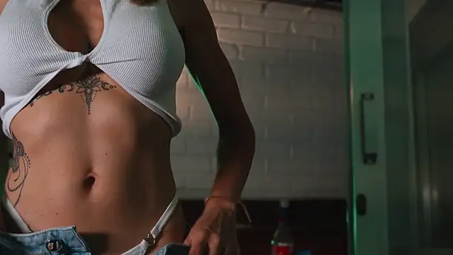 AlanaBrunetteX X online show from 04/17/26, 11:30