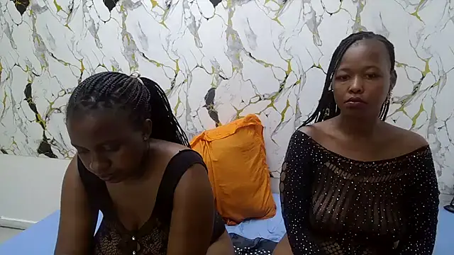 CurvyNoirx6 online show from 05/10/26, 04:23