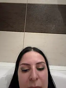 Snapshot of EvaSmeet chatting on 04/15/26, 07:58 EvaSmeet online show from 04/15/26, 07:58