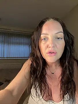 Ladyluxee online show from 05/06/26, 07:30