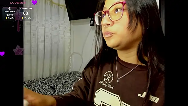 Snapshot of rouse__red chatting on 03/30/26, 10:33 rouse red online show from 03/30/26, 10:33