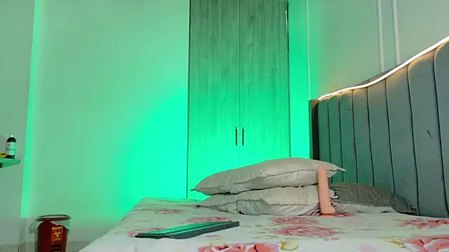 tifaniith  online show from 03/27/26, 07:13