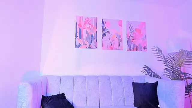 Velvet Noir  online show from 06/05/26, 11:27