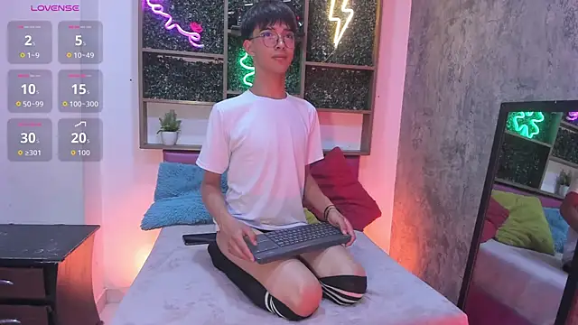 Snapshot of Eyden_Connor chatting on 06/02/26, 11:07 Eyden Connor online show from 06/02/26, 11:07