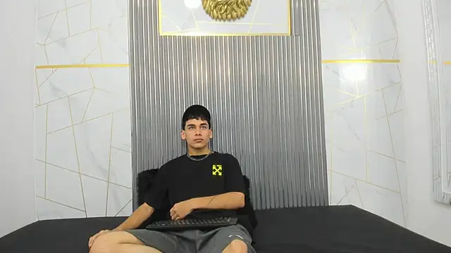 Snapshot of Kitsune_44 chatting on 03/27/26, 06:51 Kitsune 44 online show from 03/27/26, 06:51