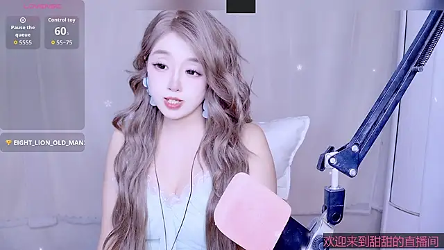 Snapshot of Cuviee chatting on 05/08/26, 12:43 Cuviee online show from 05/08/26, 12:43