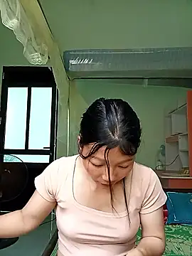 -Quyny- online show from 04/15/26, 07:37