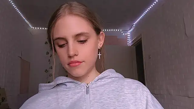 Snapshot of EveCoutch chatting on 03/30/26, 12:06 EveCoutch online show from 03/30/26, 12:06