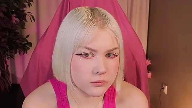 Snapshot of mollieluv chatting on 03/28/26, 09:36 mollieluv online show from 03/28/26, 09:36