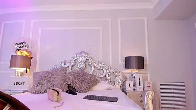 Snapshot of IrisJones_ chatting on 04/15/26, 01:18 IrisJones online show from 04/15/26, 01:18