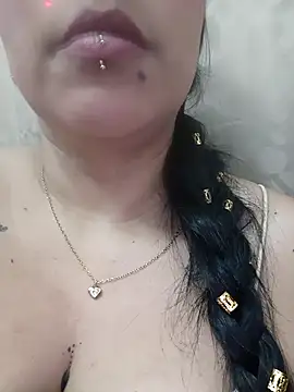 Snapshot of val_eria chatting on 04/19/26, 03:06 val eria online show from 04/19/26, 03:06