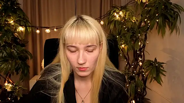 Snapshot of SusanWeaver chatting on 04/07/26, 12:49 SusanWeaver online show from 04/07/26, 12:49