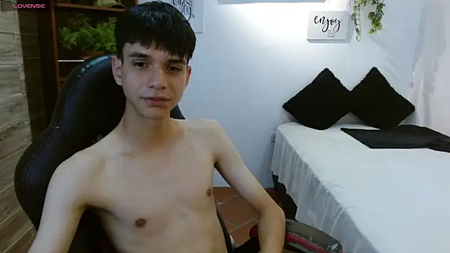Snapshot of maxim_rod chatting on 04/21/26, 02:15 maxim rod online show from 04/21/26, 02:15