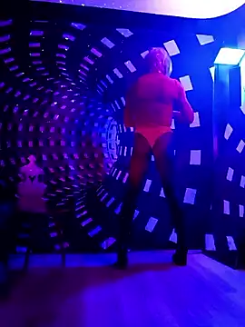 DomMONIKA online show from 04/10/26, 09:30