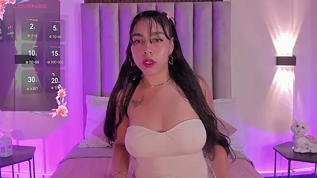 Valentina-Garciia online show from 04/10/26, 12:21