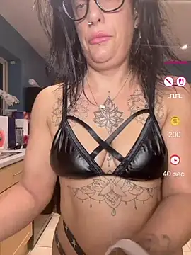 Snapshot of IvyBelleMilf chatting on 06/17/26, 02:58 IvyBelleMilf online show from 06/17/26, 02:58