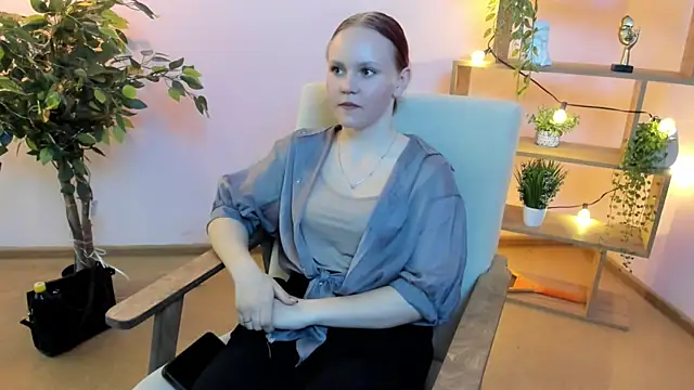 Snapshot of CharlaFenbert chatting on 03/29/26, 09:20 CharlaFenbert online show from 03/29/26, 09:20