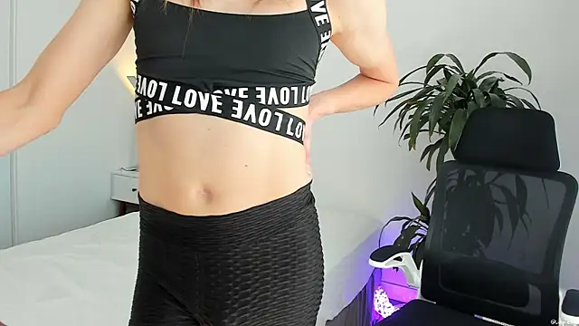 LilyReina online show from 03/31/26, 05:57