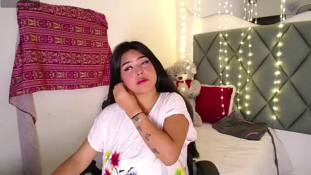 Snapshot of devika_kumar chatting on 06/18/26, 07:07 devika kumar online show from 06/18/26, 07:07