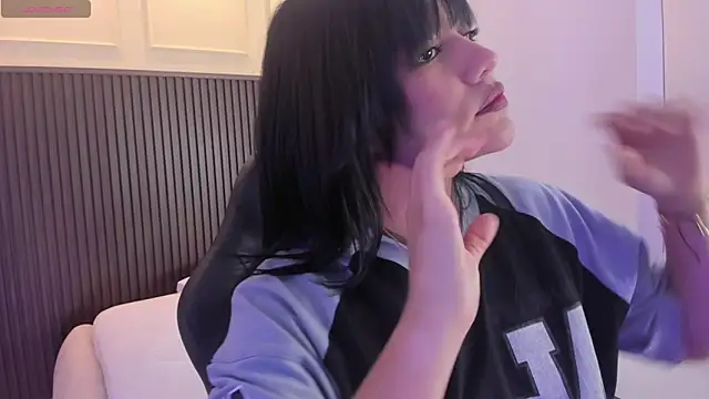 Snapshot of MILLYEVANS1 chatting on 04/30/26, 03:02 MILLYEVANS1 online show from 04/30/26, 03:02