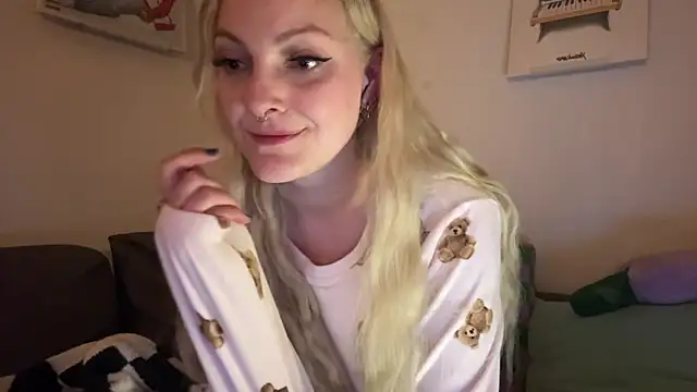 Snapshot of LoveAliceXXX chatting on 04/07/26, 07:03 LoveAliceXXX online show from 04/07/26, 07:03