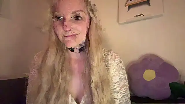 Snapshot of LoveAliceXXX chatting on 04/08/26, 07:47 LoveAliceXXX online show from 04/08/26, 07:47