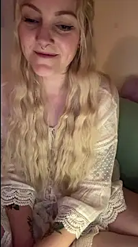 Snapshot of LoveAliceXXX chatting on 04/14/26, 07:42 LoveAliceXXX online show from 04/14/26, 07:42