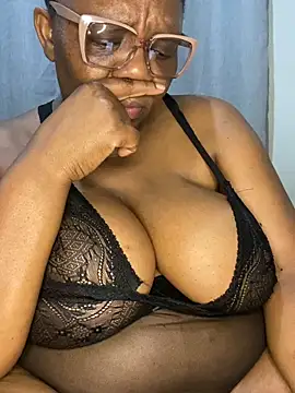 Snapshot of BoobsQueeen chatting on 08/06/26, 06:43 BoobsQueeen online show from 08/06/26, 06:43