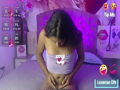 Snapshot of Renata_Valentina chatting on 05/03/26, 11:27 Renata Valentina online show from 05/03/26, 11:27