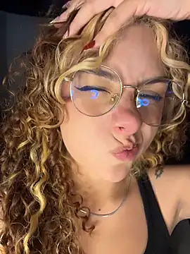 Snapshot of Amber-fire chatting on 04/01/26, 10:07 Amber-fire online show from 04/01/26, 10:07