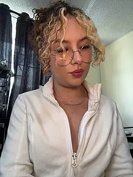 Amber-fire online show from 05/04/26, 05:09